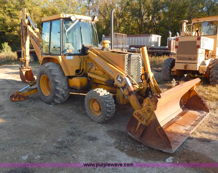 image for item E7300 1988 John Deere 610C backhoe