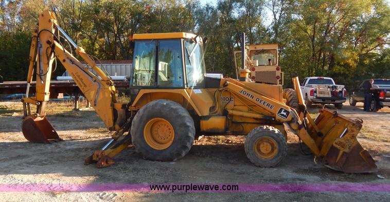 image for item E7300 1988 John Deere 610C backhoe