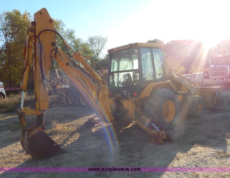 image for item E7300 1988 John Deere 610C backhoe