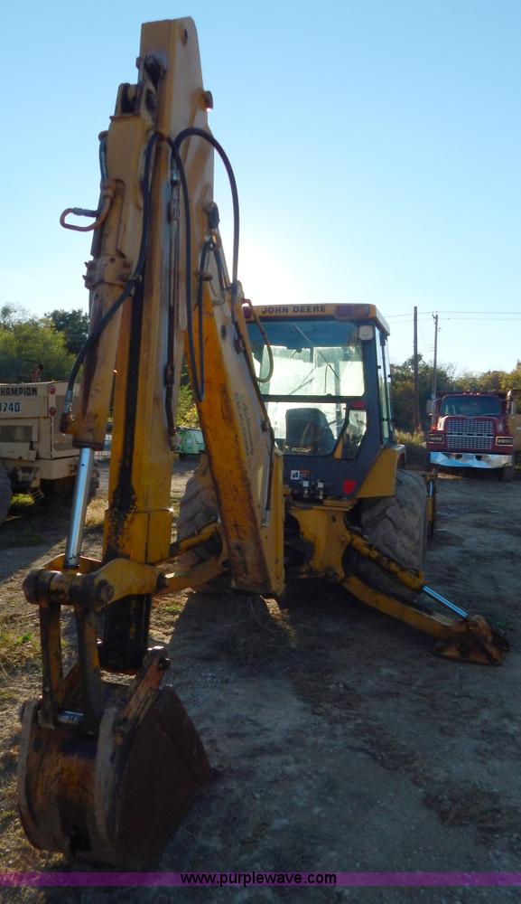 image for item E7300 1988 John Deere 610C backhoe