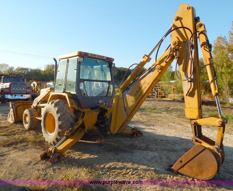 image for item E7300 1988 John Deere 610C backhoe