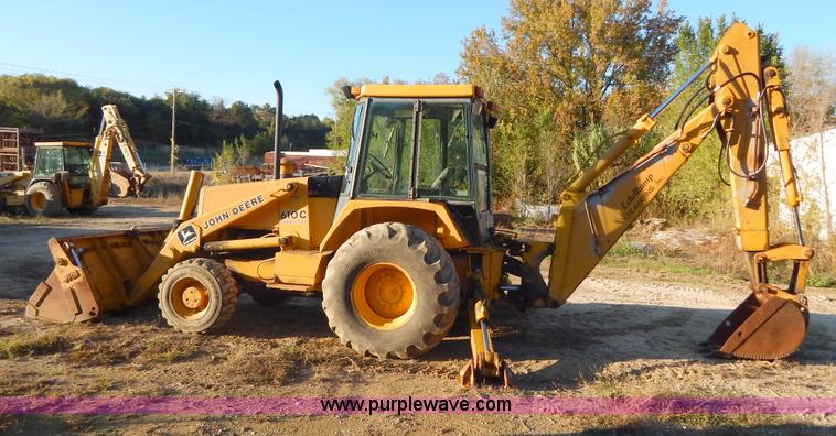 image for item E7300 1988 John Deere 610C backhoe