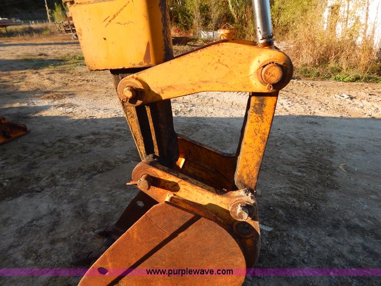 image for item E7300 1988 John Deere 610C backhoe