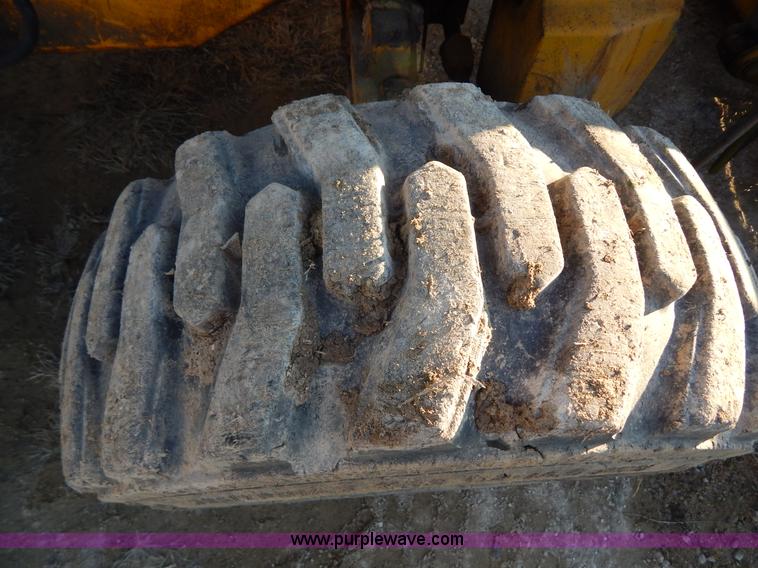 image for item E7300 1988 John Deere 610C backhoe