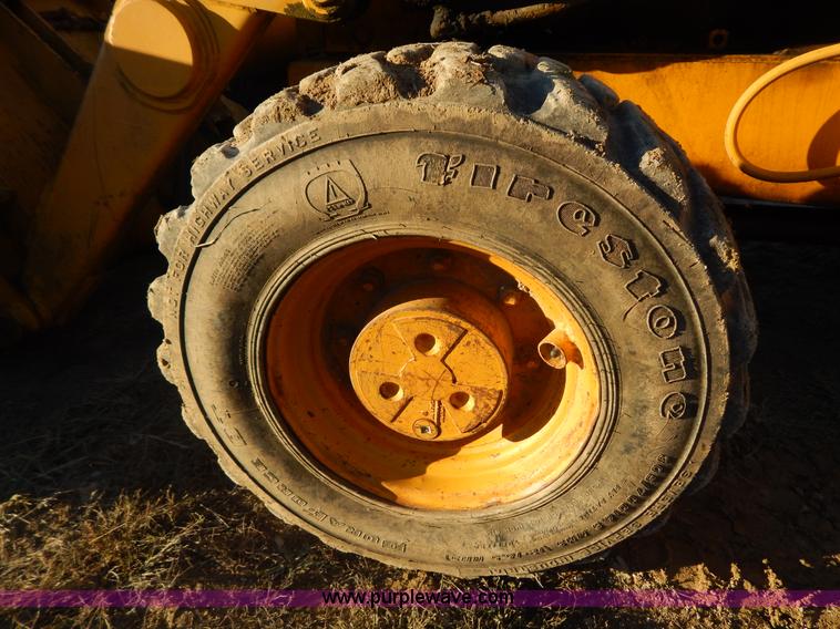 image for item E7300 1988 John Deere 610C backhoe