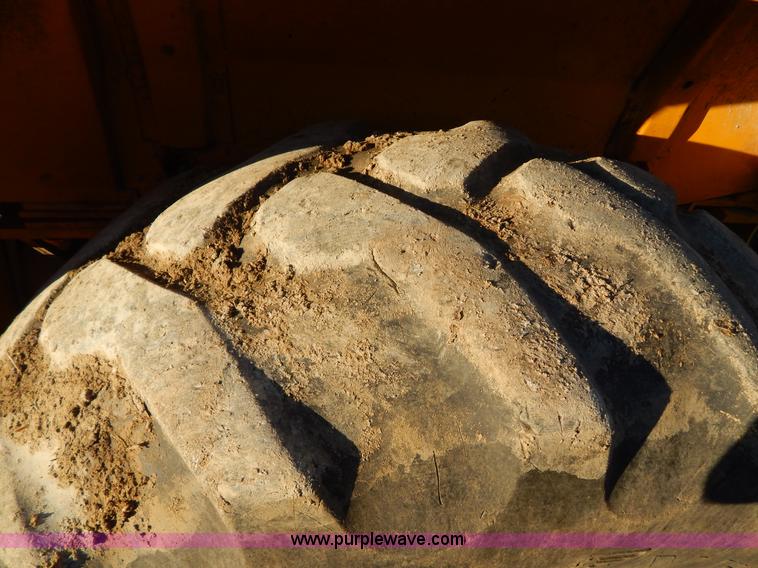 image for item E7300 1988 John Deere 610C backhoe