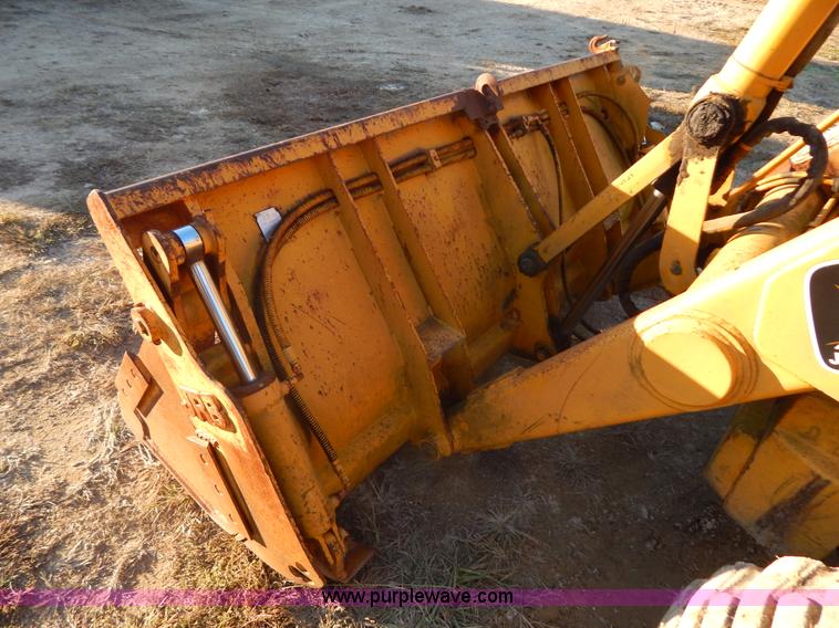 image for item E7300 1988 John Deere 610C backhoe