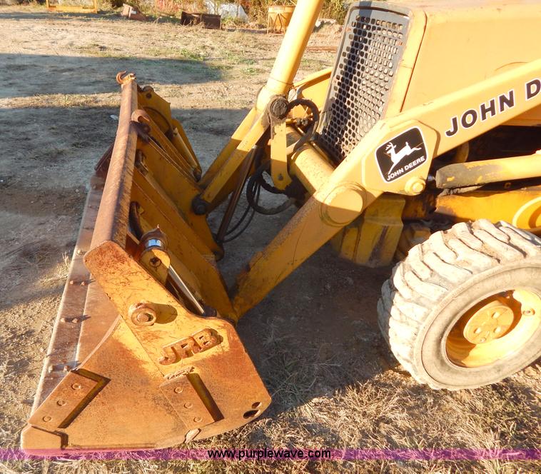 image for item E7300 1988 John Deere 610C backhoe