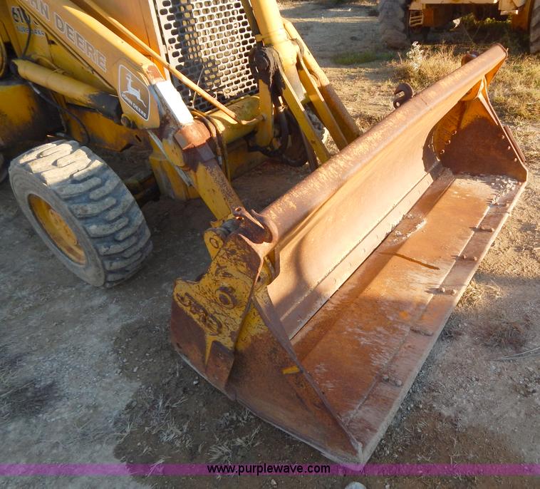 image for item E7300 1988 John Deere 610C backhoe