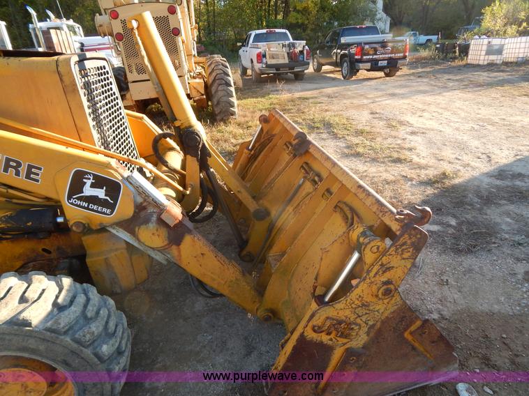 image for item E7300 1988 John Deere 610C backhoe