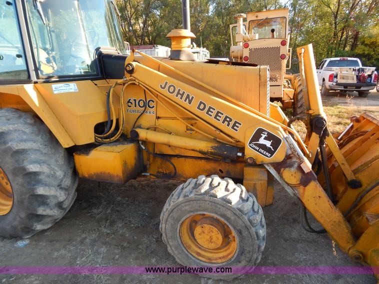 image for item E7300 1988 John Deere 610C backhoe