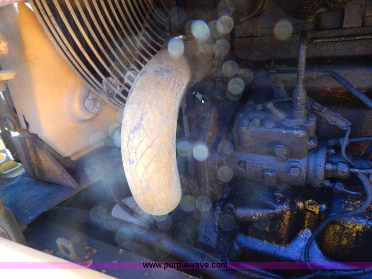 image for item E7300 1988 John Deere 610C backhoe