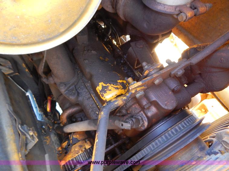 image for item E7300 1988 John Deere 610C backhoe