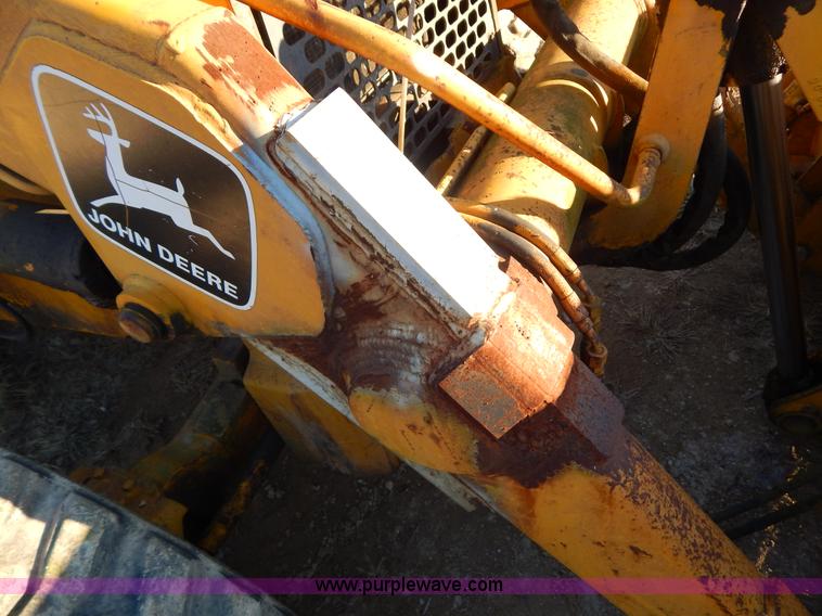 image for item E7300 1988 John Deere 610C backhoe