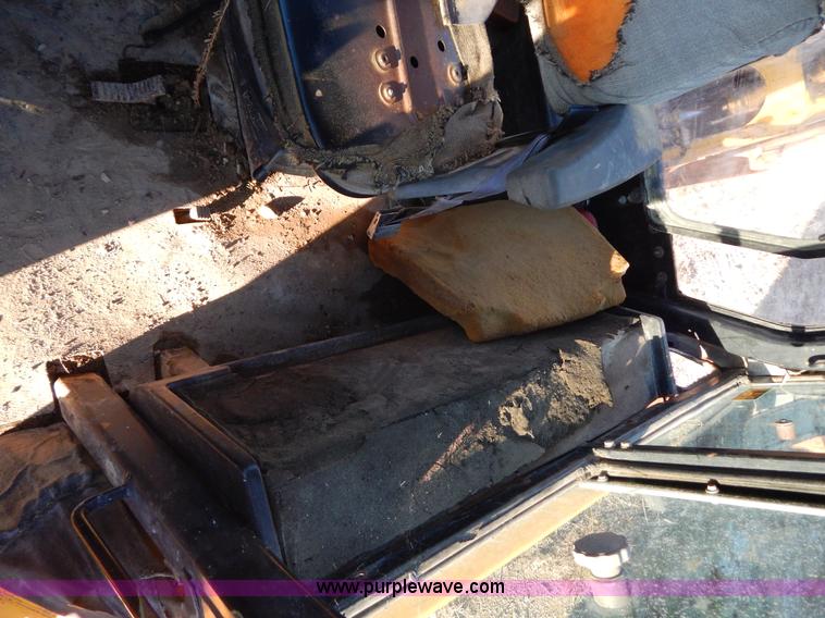 image for item E7300 1988 John Deere 610C backhoe