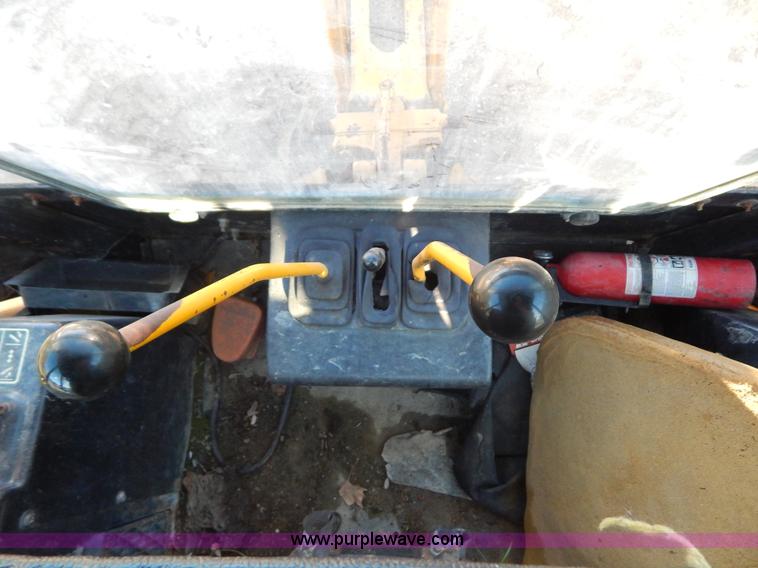 image for item E7300 1988 John Deere 610C backhoe