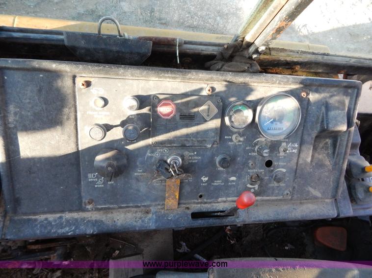 image for item E7300 1988 John Deere 610C backhoe