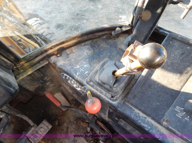 image for item E7300 1988 John Deere 610C backhoe