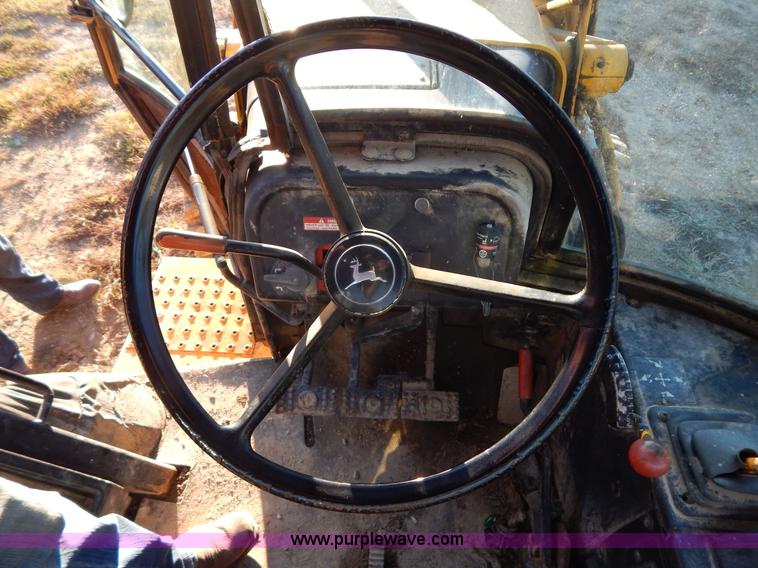 image for item E7300 1988 John Deere 610C backhoe