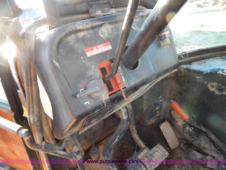 image for item E7300 1988 John Deere 610C backhoe