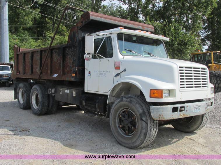 image for item E7386 1990 International 4900 dump truck