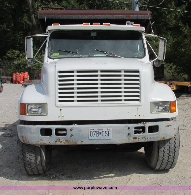 image for item E7386 1990 International 4900 dump truck