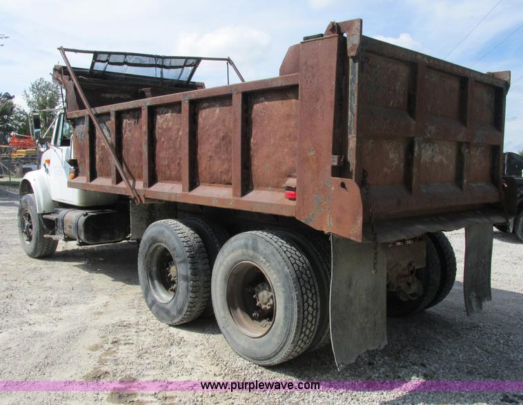 image for item E7386 1990 International 4900 dump truck