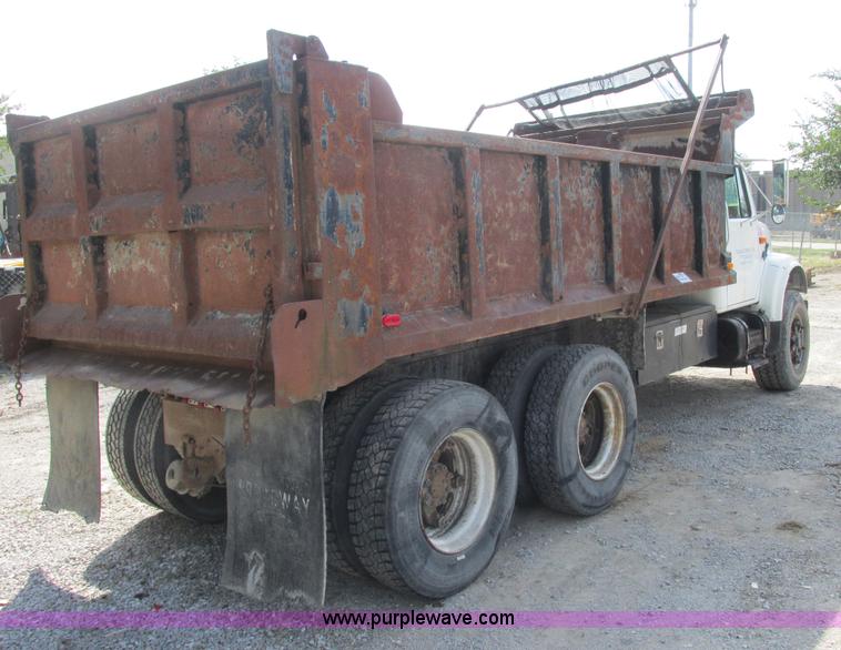 image for item E7386 1990 International 4900 dump truck