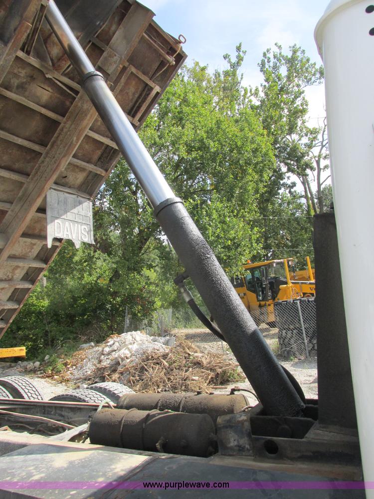 image for item E7386 1990 International 4900 dump truck