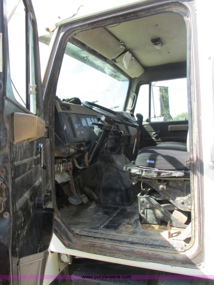 image for item E7386 1990 International 4900 dump truck