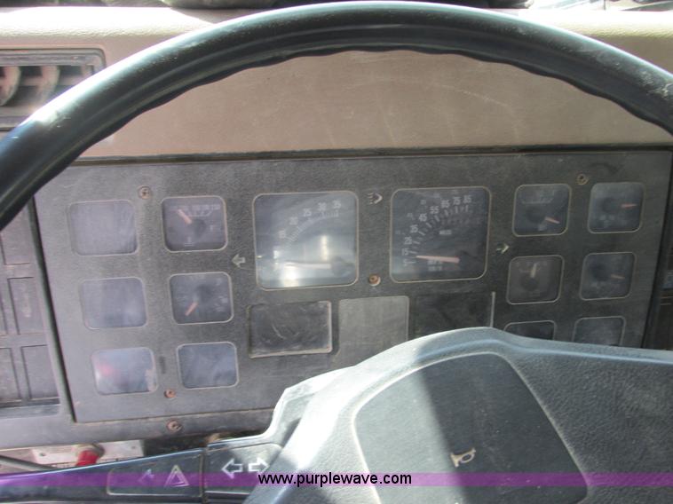 image for item E7386 1990 International 4900 dump truck