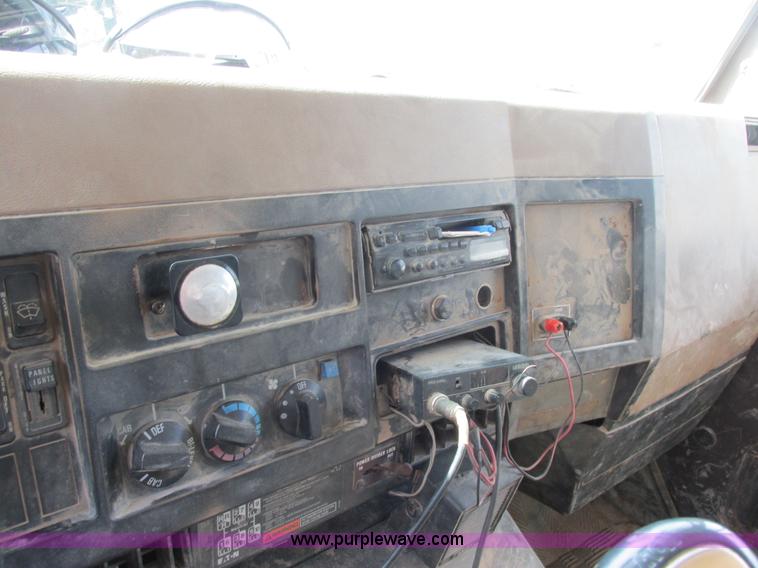 image for item E7386 1990 International 4900 dump truck