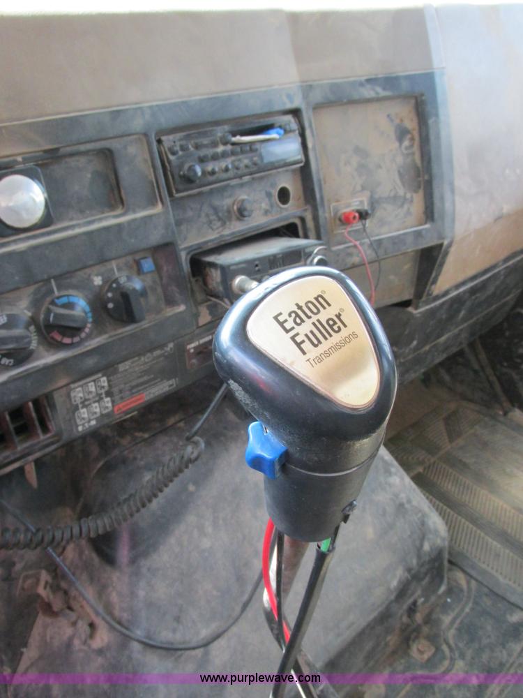 image for item E7386 1990 International 4900 dump truck