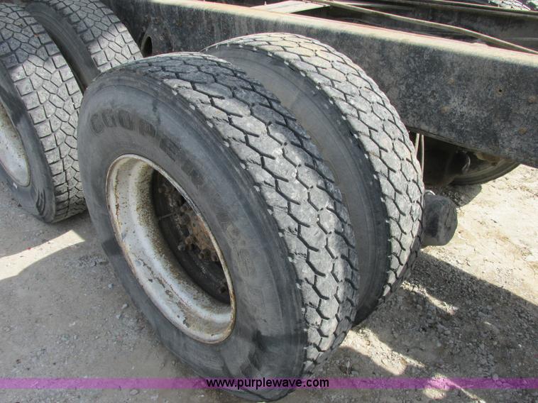 image for item E7386 1990 International 4900 dump truck