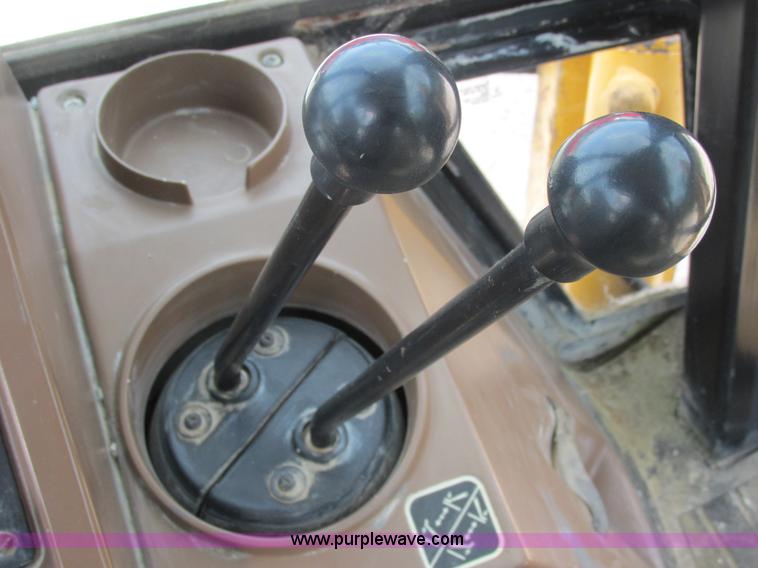 image for item E7399 1998 John Deere 310SE backhoe