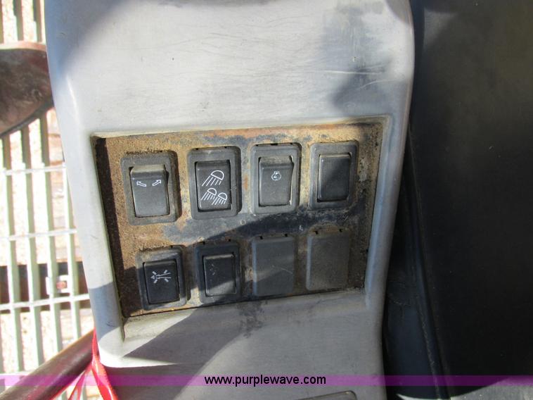 image for item E7406 1995 Kobelco SK400LC Mark IV excavator