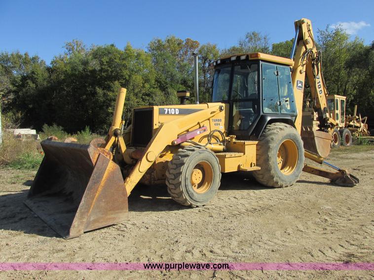 image for item E7409 2000 John Deere 710D backhoe
