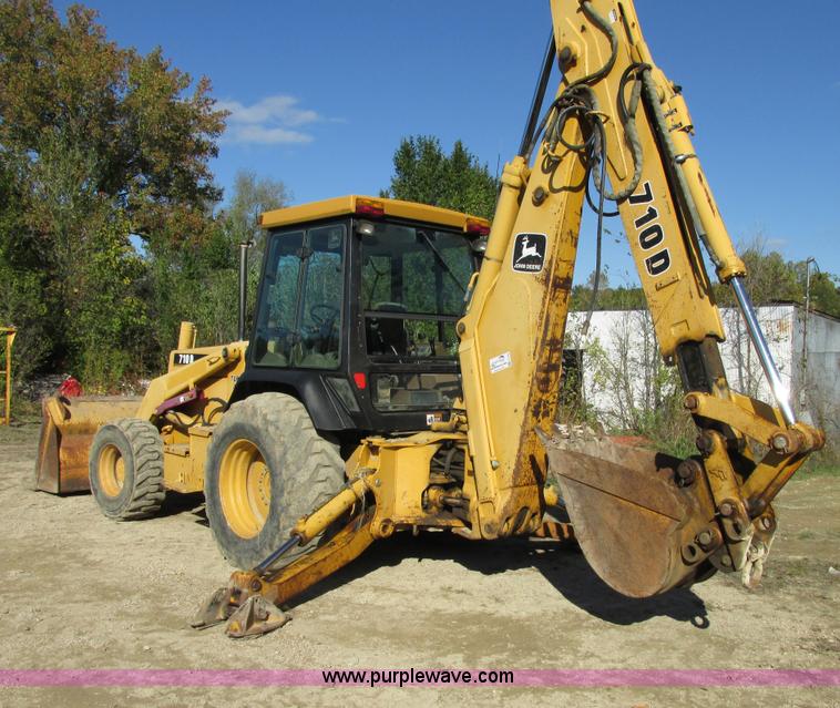 image for item E7409 2000 John Deere 710D backhoe