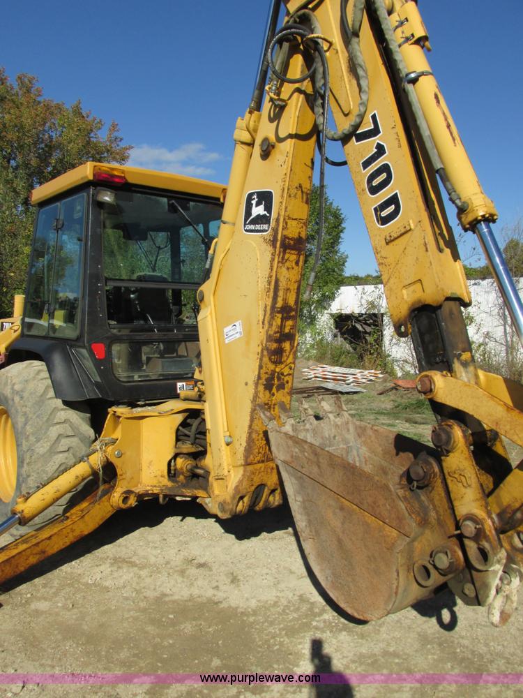 image for item E7409 2000 John Deere 710D backhoe