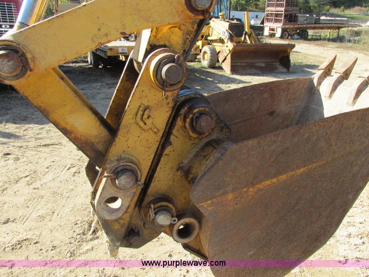 image for item E7409 2000 John Deere 710D backhoe