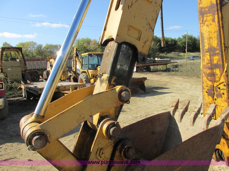 image for item E7409 2000 John Deere 710D backhoe