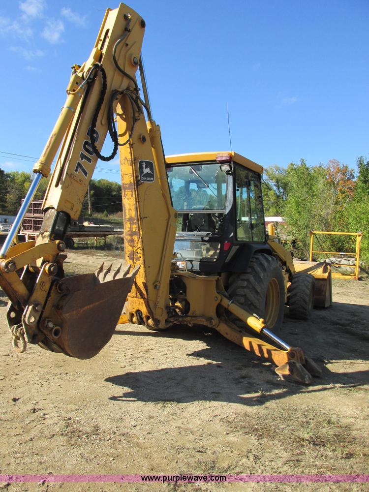 image for item E7409 2000 John Deere 710D backhoe