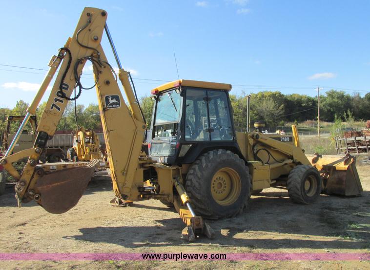 image for item E7409 2000 John Deere 710D backhoe