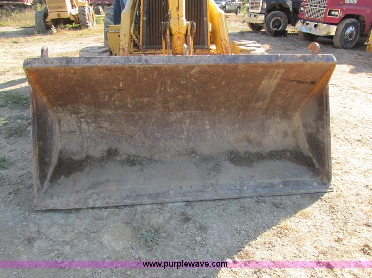 image for item E7409 2000 John Deere 710D backhoe