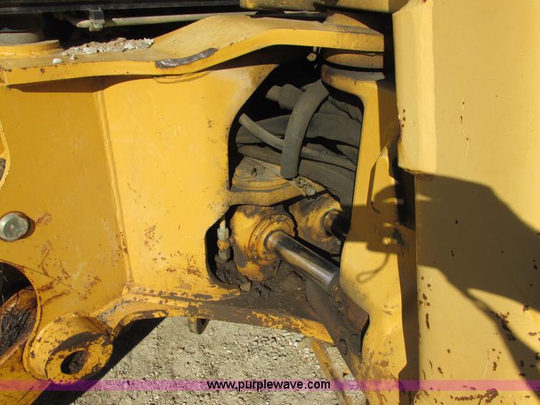 image for item E7409 2000 John Deere 710D backhoe
