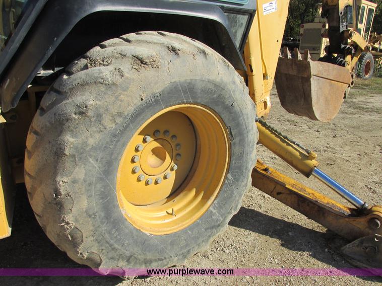 image for item E7409 2000 John Deere 710D backhoe