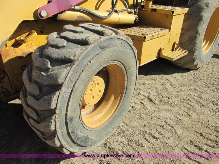 image for item E7409 2000 John Deere 710D backhoe