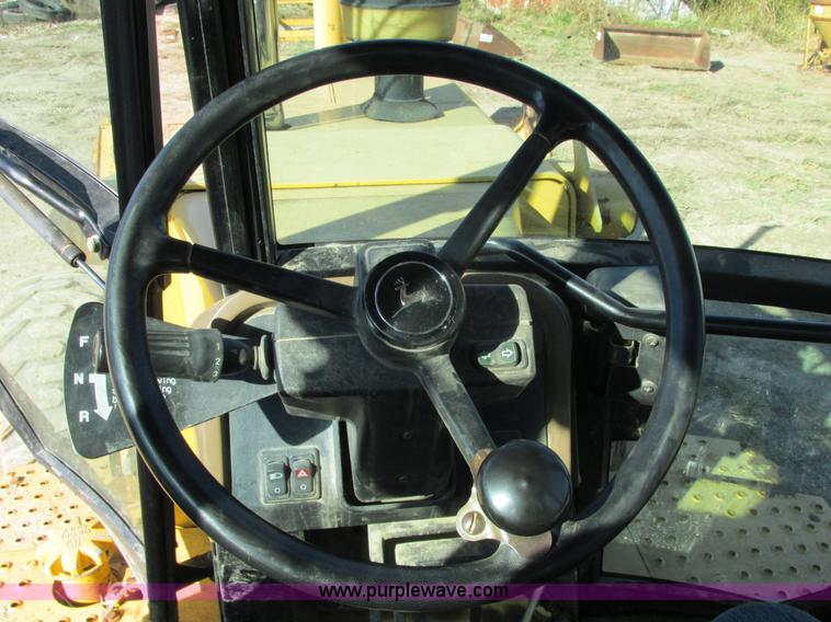 image for item E7409 2000 John Deere 710D backhoe