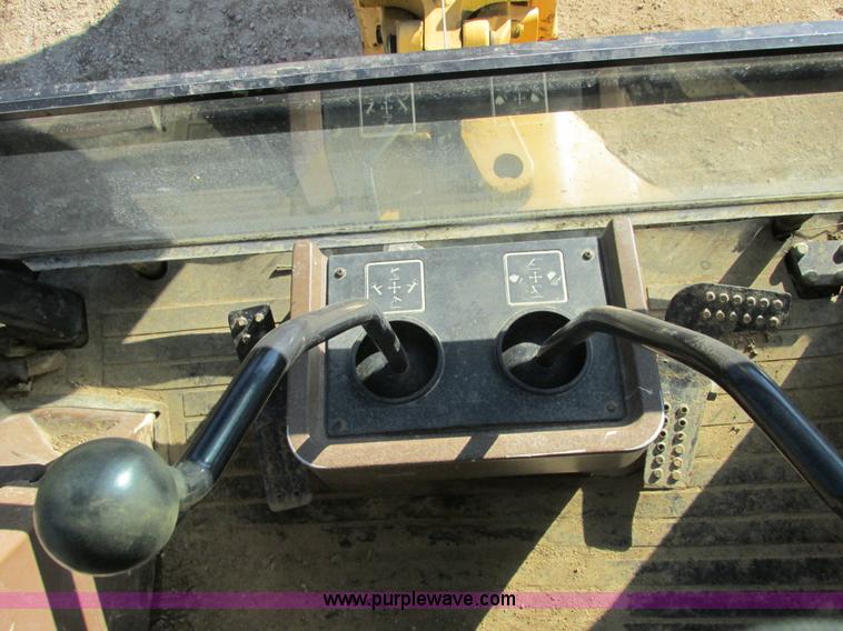 image for item E7409 2000 John Deere 710D backhoe