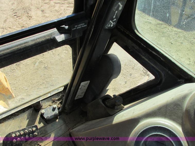 image for item E7409 2000 John Deere 710D backhoe